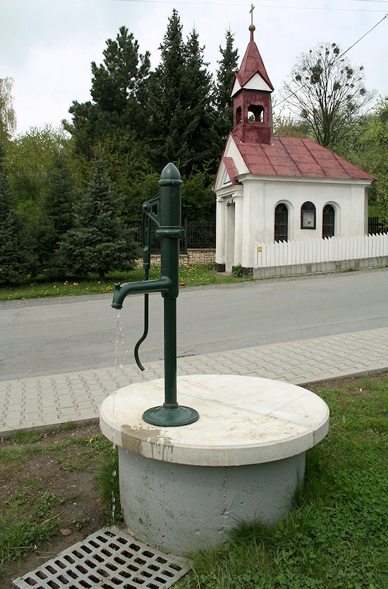 Studna u kapličky (6808) - květen 2013