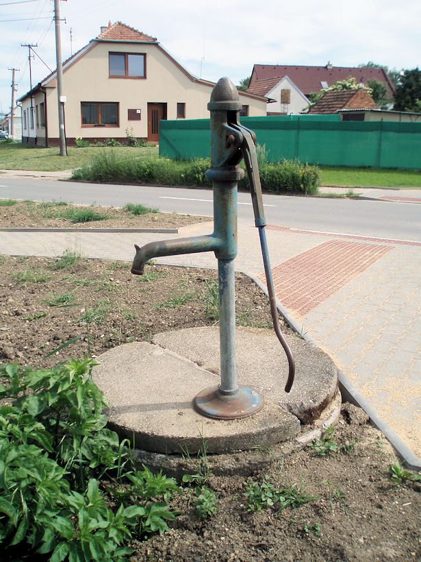 studna bez jména (9865) - červen 2015